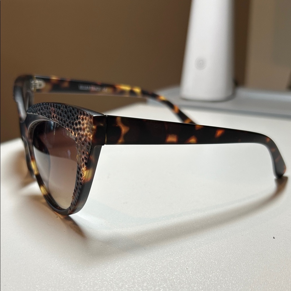 Ellen Tracy Tortoiseshell Frame Glasses - image 3